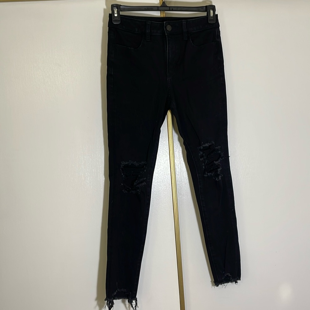 American eagle The dream Jean style super hi-rise jean black size 6 raw leg hem